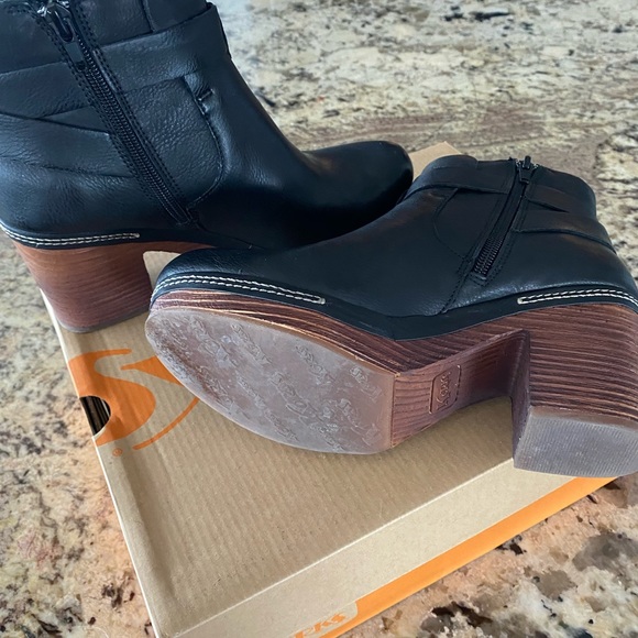 KORK’s black bootie, size 7 - Picture 3 of 7